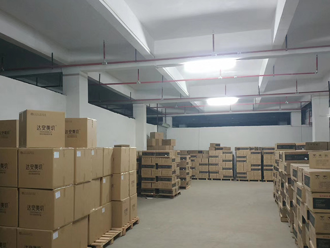 榮創(chuàng)倉儲(chǔ)基地展示(二) 榮創(chuàng)倉儲(chǔ)基地展示(二)